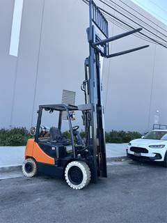 Doosan G30P-5 Cushion Tire Forklift - 15ft Lift Height