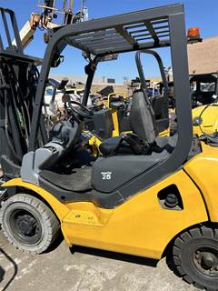 Komatsu FG25T-16 Cushion Tire Forklift