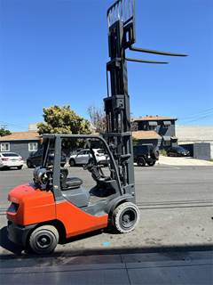 Toyota 8FGU30 Cushion Tire Forklift - 4900lb Capacity