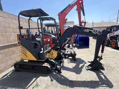 John Deere 17D Mini Excavator