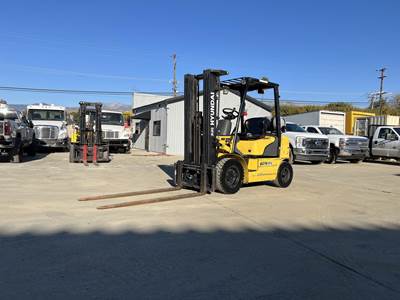 Hyundai 25L-7A Pneumatic Tire Forklift - 5000lb Capacity