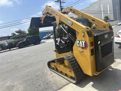 Caterpillar 239D3 Skid Steer