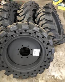 Bobcat 33 X 12-20 Tire