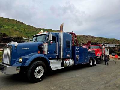Kenworth T800 Wrecker Tow Truck - Cummins, 400HP, 18 Speed Manual