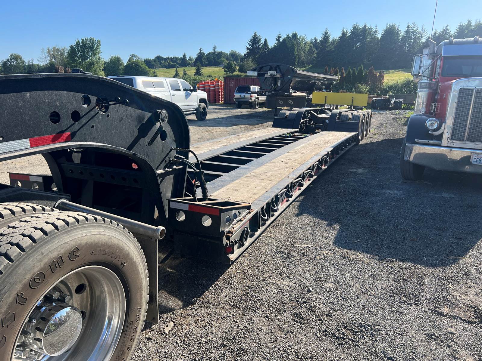 2014 Fontaine MAGNITUDE 55 Lowboy Trailer with stinger/flip axle For