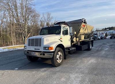 1999 FINN 816 Bark Blower On International Truck