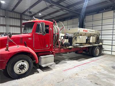 FINN BB-908 Bark Blower on 2003 Peterbilt 330