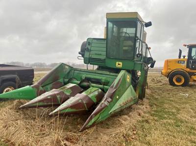 1975 John Deere 3300 Combine