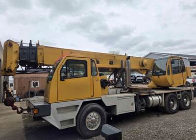 2001 Terex T335 Crane Truck