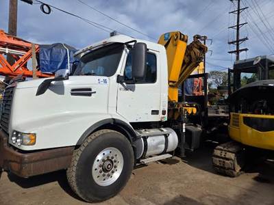 2001 Volvo VNL64TV04 Crane Truck