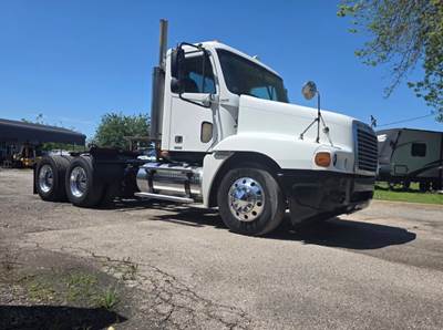 2006 Freightliner Century Day Cab Truck