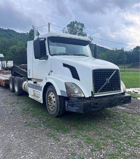 2006 Volvo VHD200B Day Cab Truck with Trailer