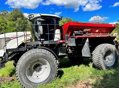 2014 RBR ENTERPRISE VECTOR 300 Dry Fertilizer Applicator