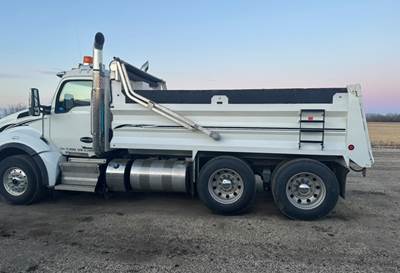 2022 Kenworth T880 Dump Truck