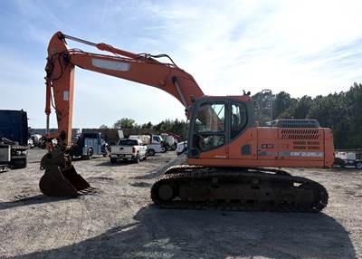 Doosan DX225 Excavator