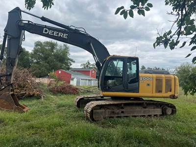 2010 John Deere 200D LC Excavator