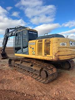John Deere 200D LC Excavator