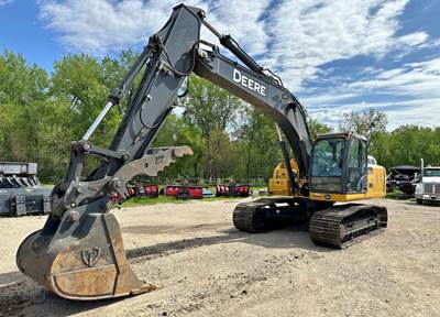 2020 John Deere 210G Excavator - Bucket & Thumb