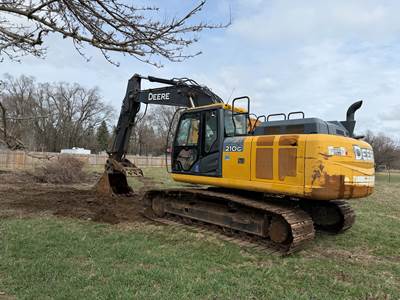 2019 John Deere 210G LC Excavator - Bucket & Thumb