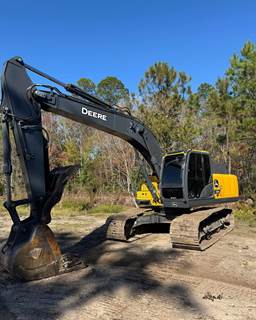 2024 John Deere 210P Excavator - Bucket & Thumb