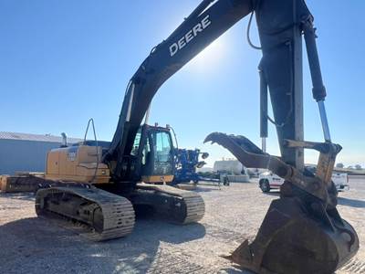 2011 John Deere 290G LC Excavator - Bucket & Thumb