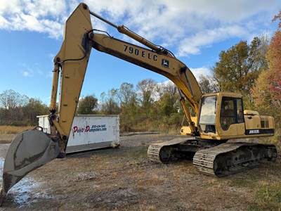 John Deere 790E LC Excavator