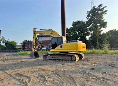 2007 Komatsu PC200-7 Excavator - Bucket and thumb