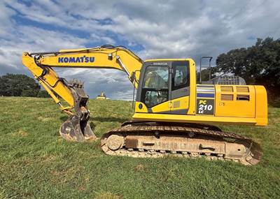 2015 Komatsu PC210LC-10 Excavator - Bucket & Thumb