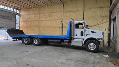 2011 Peterbilt 348 Flatbed Truck