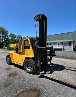 Caterpillar V300 Forklift - Forks