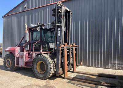 2006 Taylor T450S Forklift - Forks