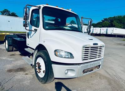 2005 Freightliner C7 Hooklift Truck