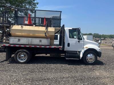 2004 FINN T120 Hydroseeder on 2004 International 4200