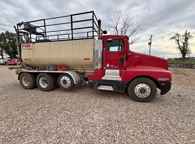 FINN T330 Hydroseeder on 1995 Kenworth T600 Semi