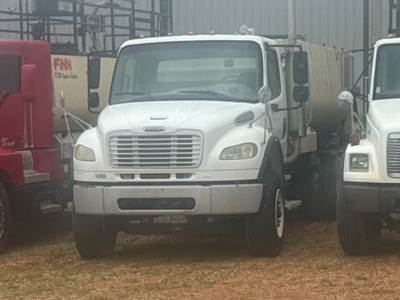 FINN T330 Hydroseeder on 2004 Freightliner 16M