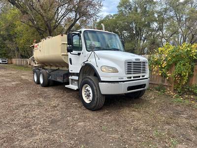 FINN T330 Hydroseeder on 2004 Freightliner 16M
