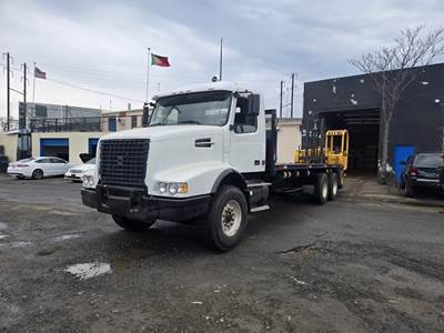 2004 Volvo VED12 Lift Truck - Sellick STM55