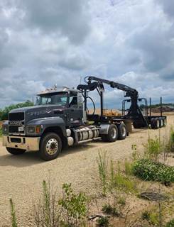 2020 Mack Logging Truck