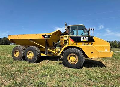 2002 Caterpillar 725 Off-Highway Truck