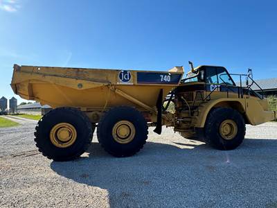 2002 Caterpillar 740 Off-Highway Truck