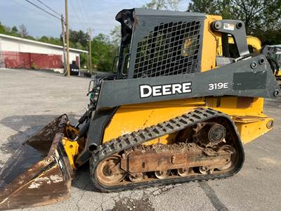 2014 John Deere 319E Skid Steer