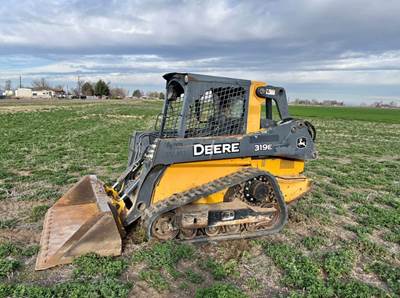 2014 John Deere 319E Skid Steer