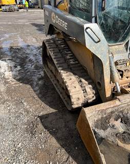 2014 John Deere 333E Skid Steer