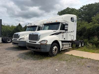 2006 Freightliner Columbia 120 Sleeper Semi Truck