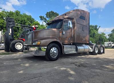 2003 International 9400 Eagle Sleeper Semi Truck