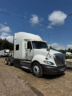 2010 International ProStar Sleeper Semi Truck