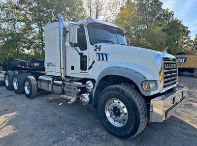 2015 Mack Granite GU713 Truck