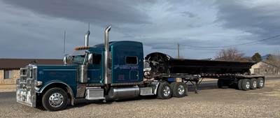 2015 Peterbilt 389 Sleeper Semi Truck