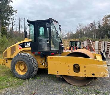 2011 Caterpillar CS74 Smooth Drum Roller Compactor