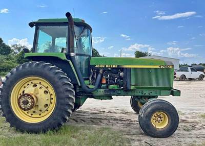 1998 John Deere 4760 Tractor